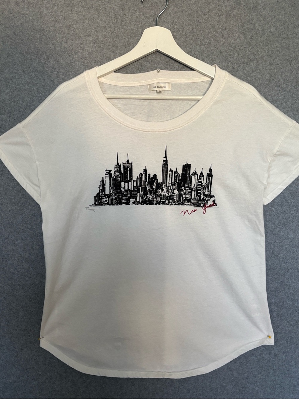 No Comment NY CITY SKYLINE Graphic Women Tee L Cream/Off White